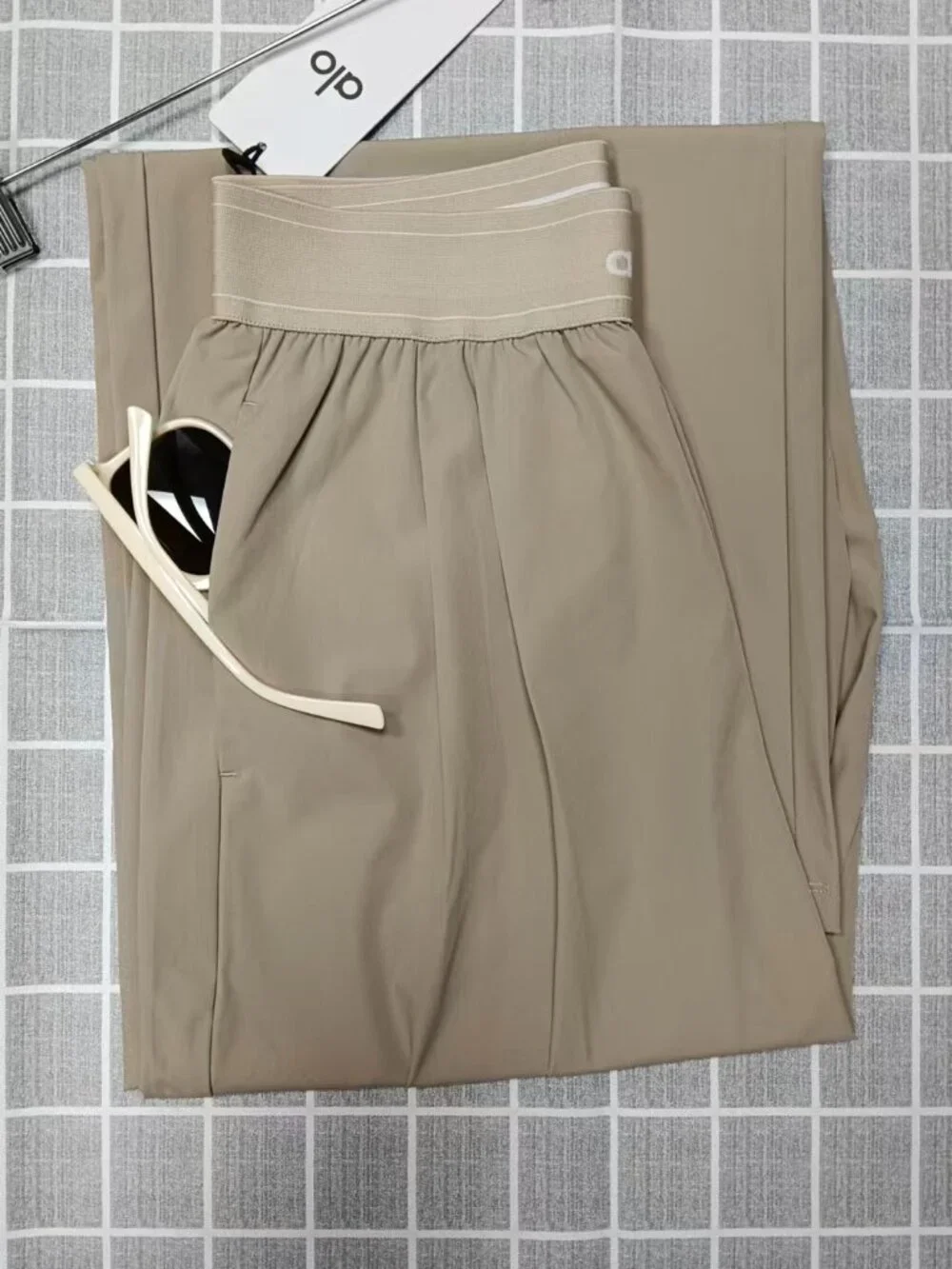 NWT👩‍⚖ALO Yoga Suit Up Relaxed Fit Trouser Gravel Color,30” Inseam🌛Lightweight
